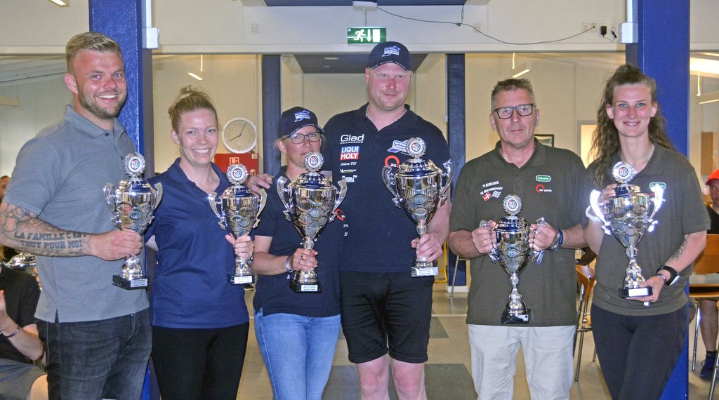 Generalvinderne i Au2parts Rally Himmerland 2022: Nr. 3: Marco Gersager og Carina Møller (Skoda Fabia), generalvindere: Kenneth Madsen og Mette Felthaus (Peugeot 208) samt nr. 2: Ib Kragh og Ditte Kammersgaard (Hyundai i20N)